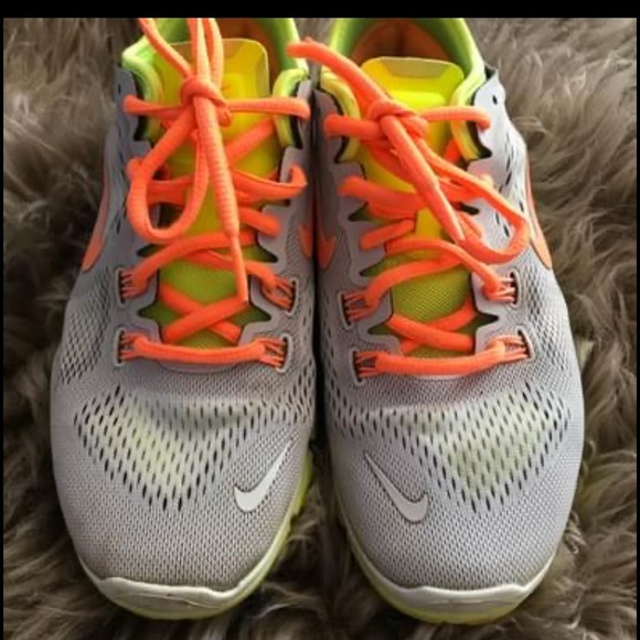 Nike shoes - Picture 2 of 6